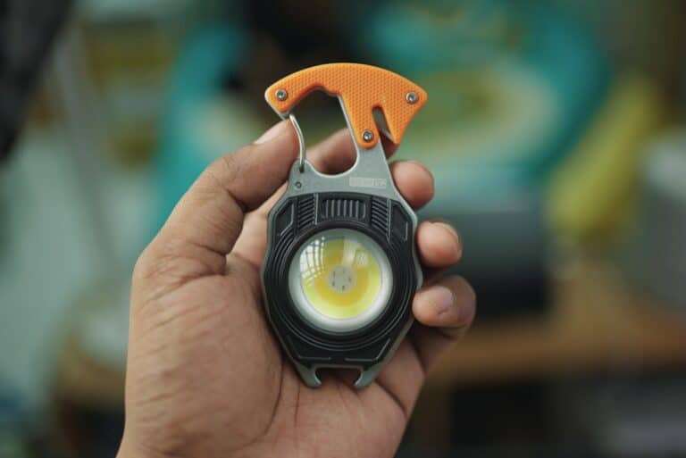 hand crank solar powered flashlight