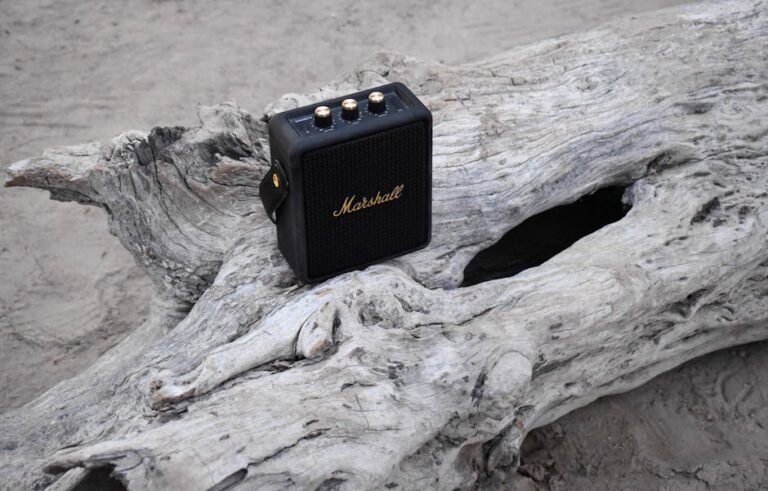 solar bluetooth speaker